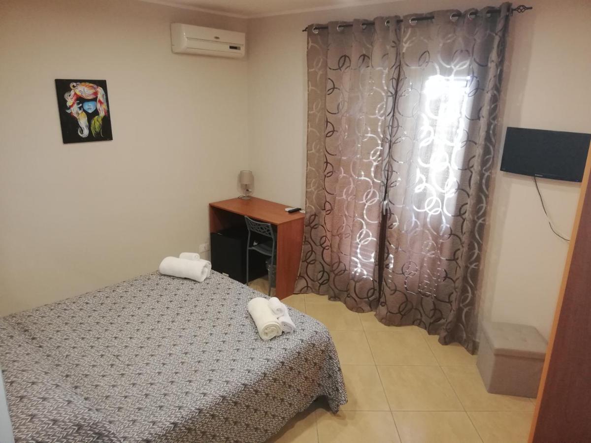 Anthea Dell' Etna Bed & Breakfast Santa Venerina Bagian luar foto