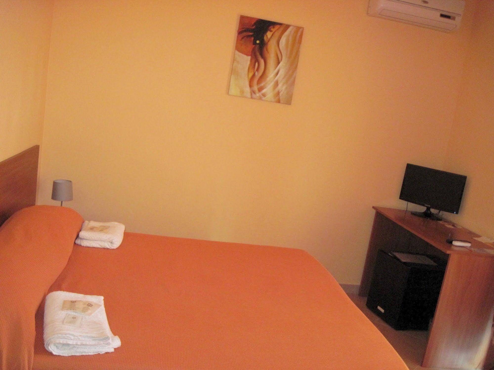 Anthea Dell' Etna Bed & Breakfast Santa Venerina Bagian luar foto