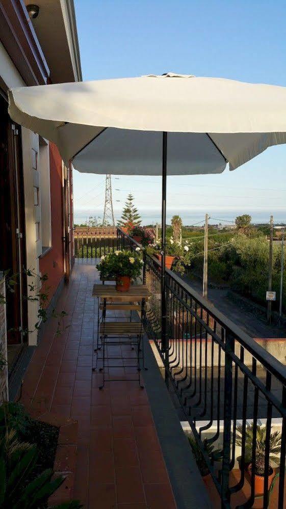 Anthea Dell' Etna Bed & Breakfast Santa Venerina Bagian luar foto